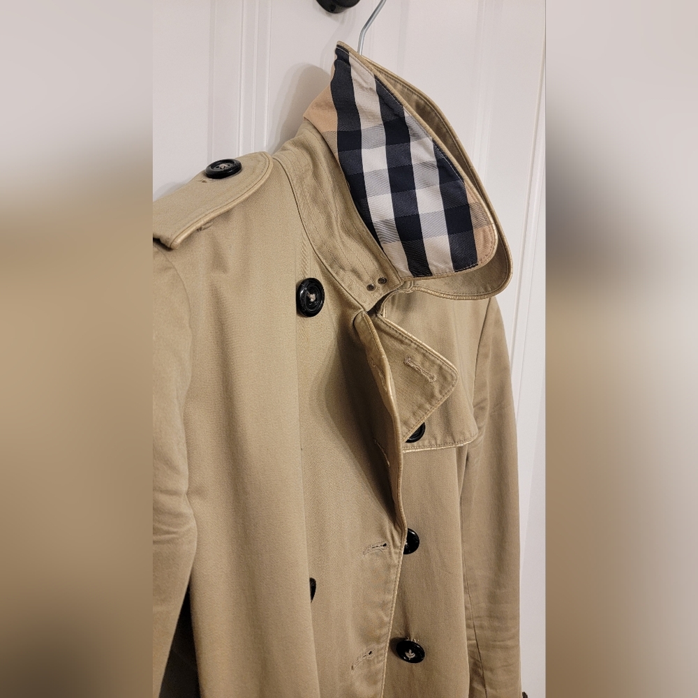 Burberry Khaki Tan Classic Double-Breasted Trench Coat - Picture 4 of 13